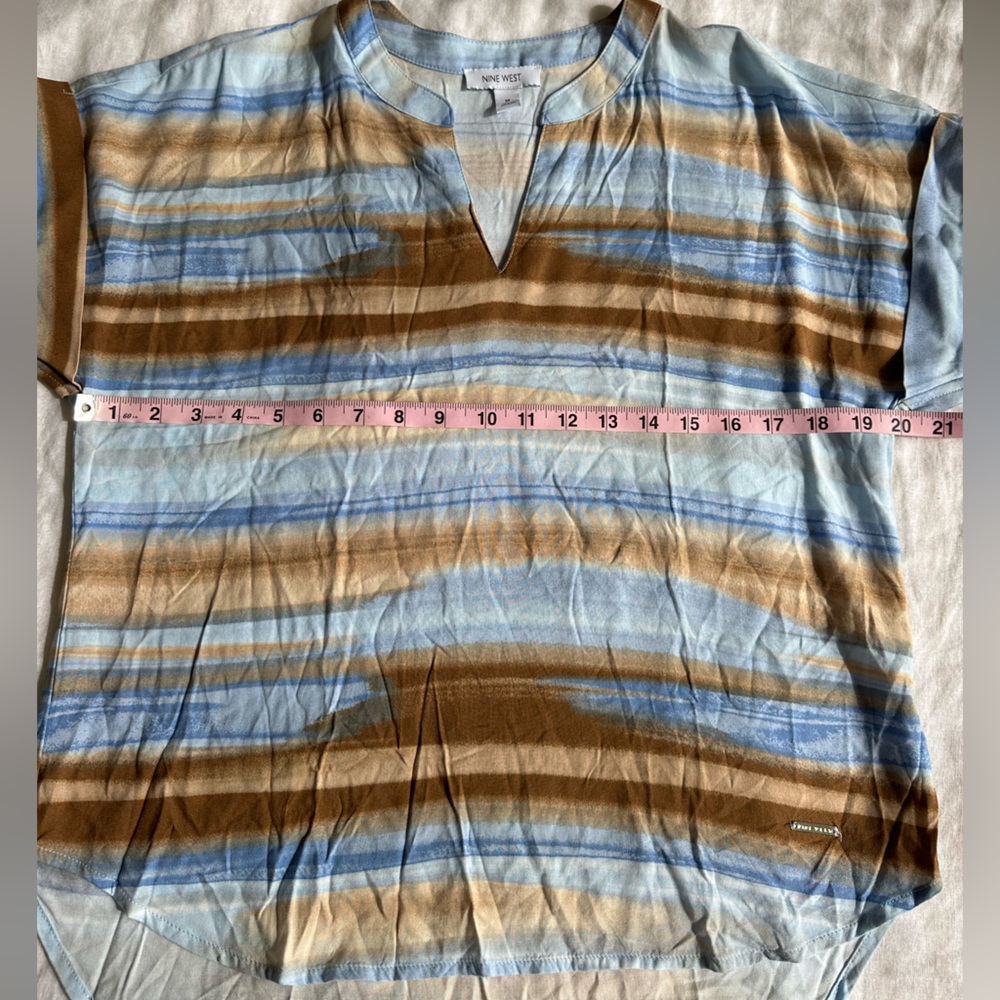Nine West Summer Watercolor Stripe Blouse Medium Blue Tan V-Neck Top - Picture 6 of 9